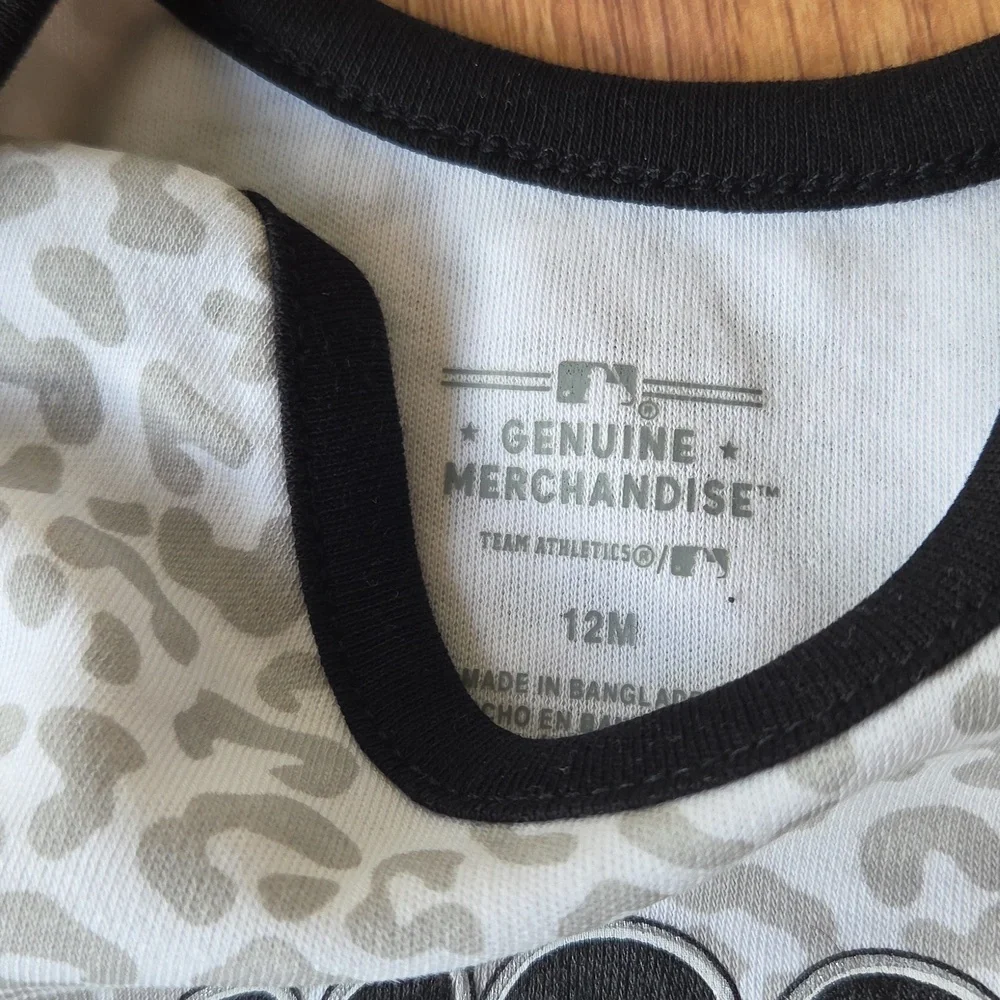 MLB Chicago White Sox Baby 12M Bodysuits 2pc NWOT Hearts Animal Print